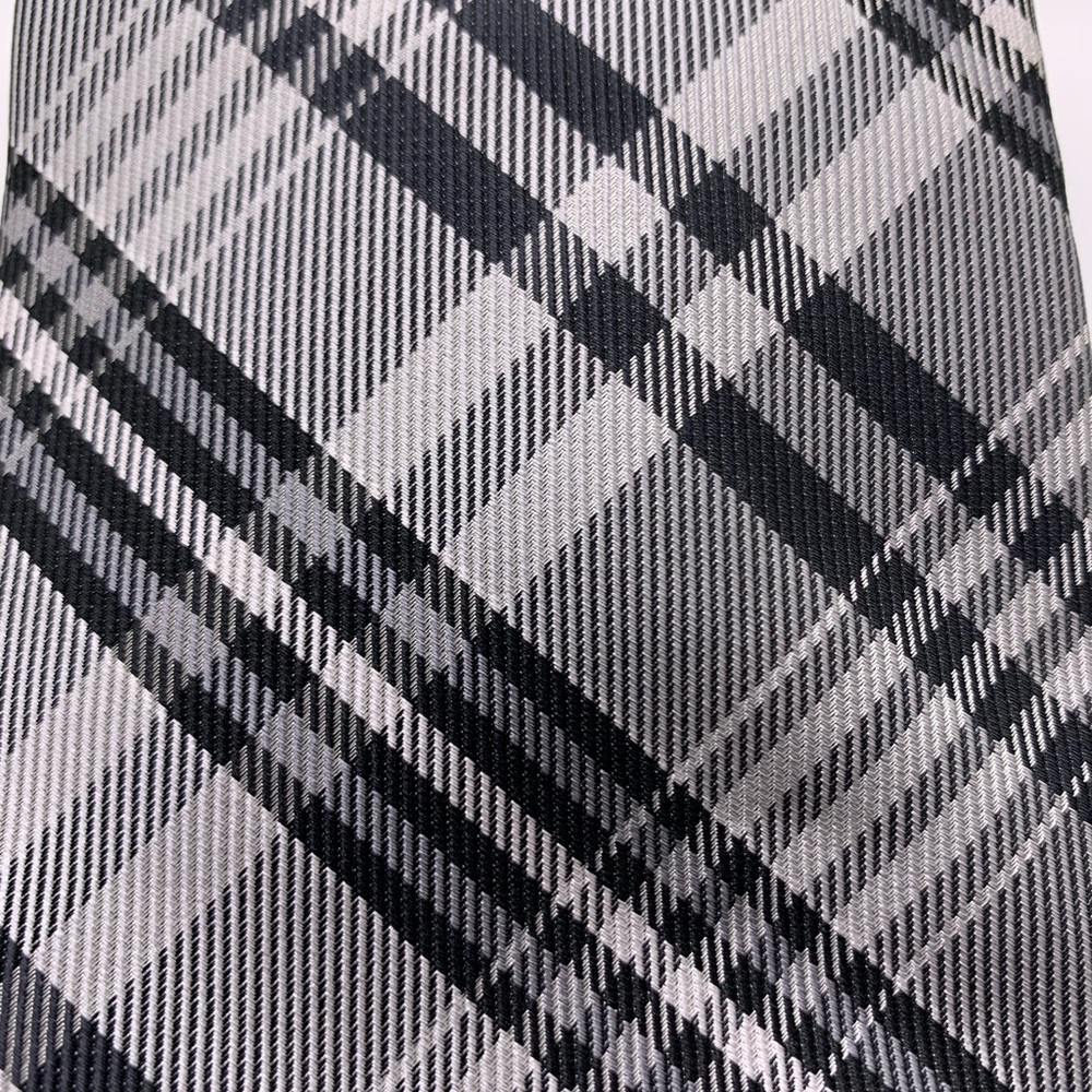 New without tags 100% silk black and gray Men’s tie - Retails 75.00 - Picture 2 of 5